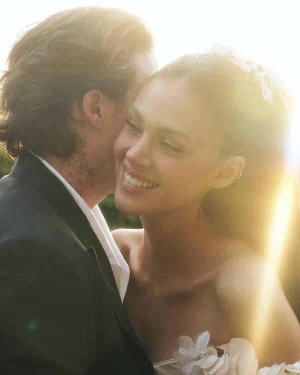 Никола Пельтц и Бруклин Бекхэм сыграли вторую