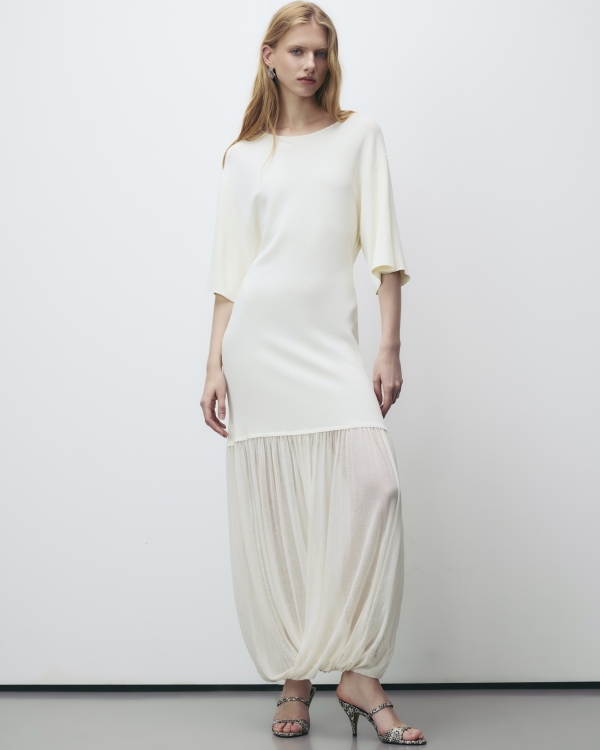 С уважением к традициям. Показываем актуальные платья