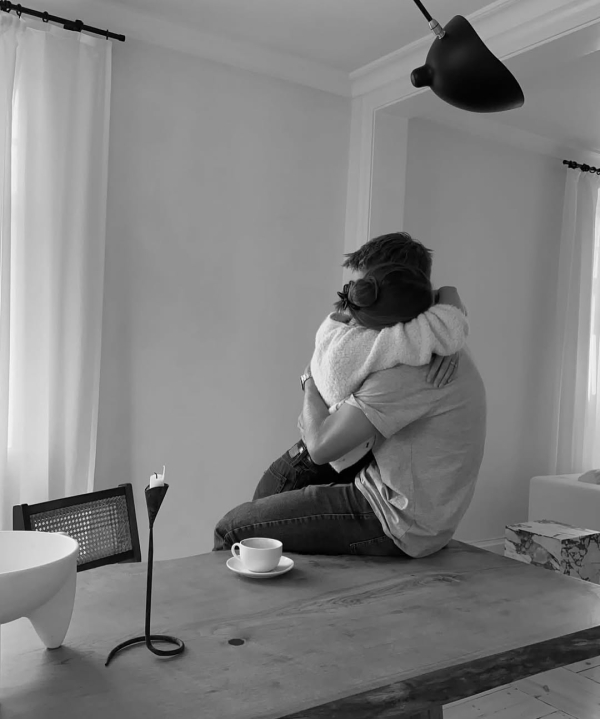 Вы оба работаете из дома. Как не