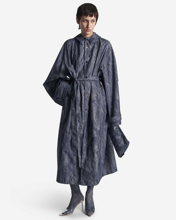 Утепляемся: что надеть невестам поверх свадебного платья