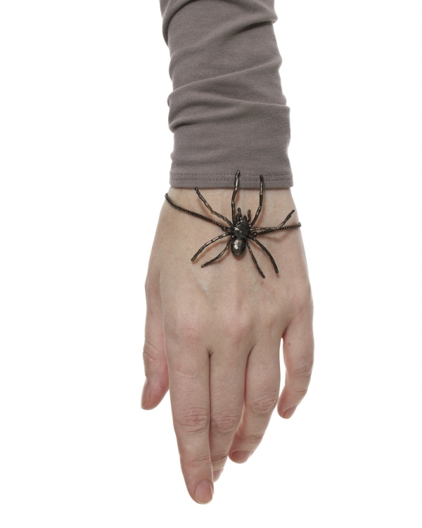 Из черного в бежевый: новая готика —