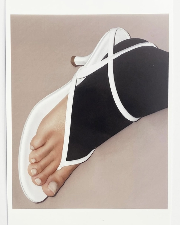 Вместо бежевых пластырей: как скрыть мозоли в