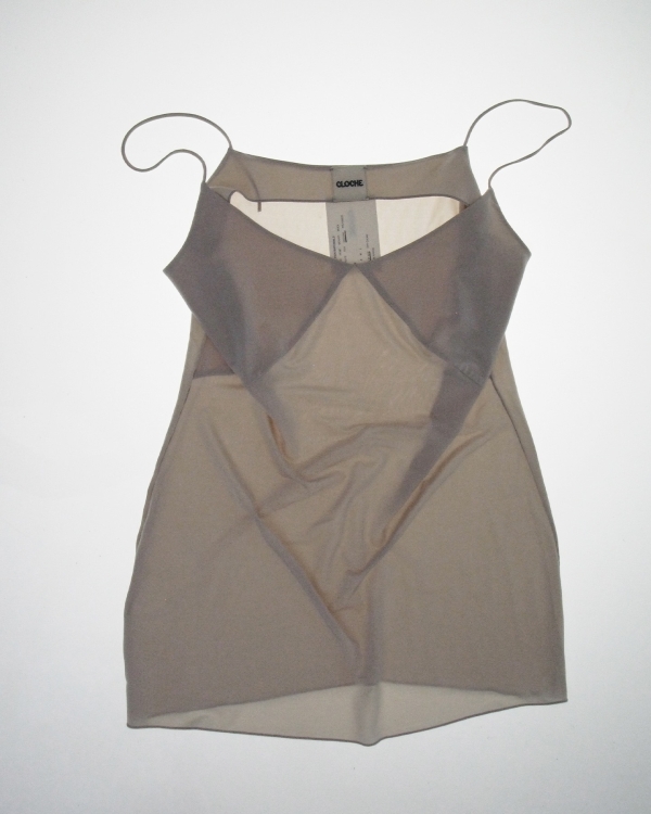 Не удивляйтесь, но белая «ночнушка» на выход