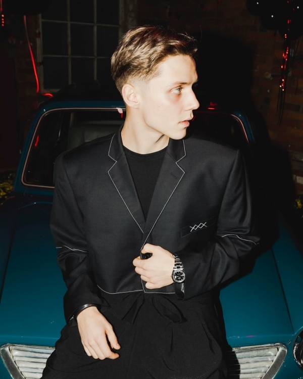 Почему все влюбились в Ваню Дмитриенко?