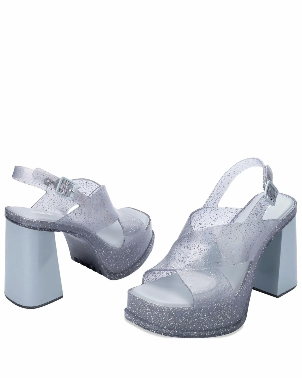 В прогнозе на свадьбу дождь? Надевайте резиновую