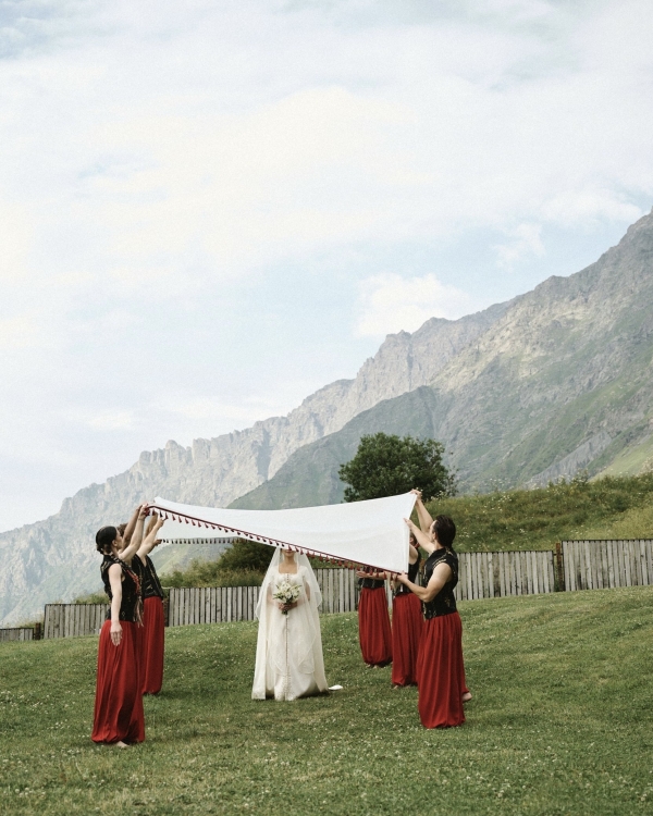 «Иностранцам хотелось показать грузинскую свадьбу, а местных