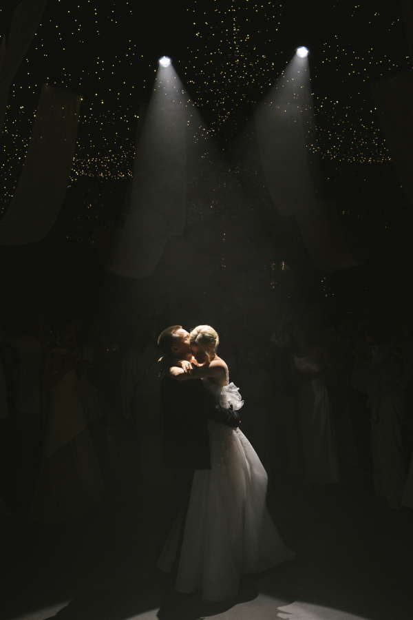 Почему современный минимализм в свадьбах — это