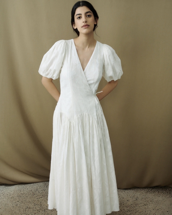 С уважением к традициям. Показываем актуальные платья