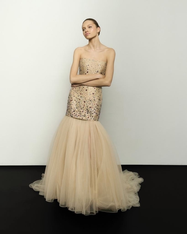 Из черного в бежевый: новая готика —