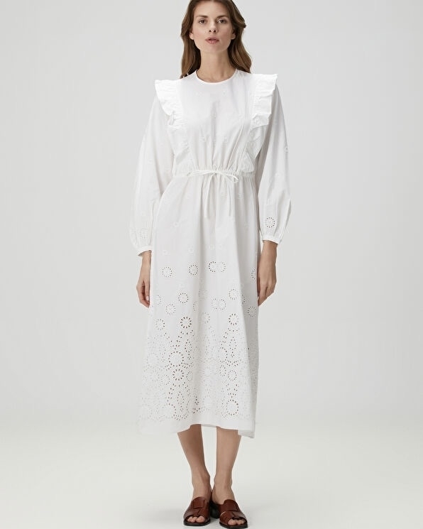 С уважением к традициям. Показываем актуальные платья