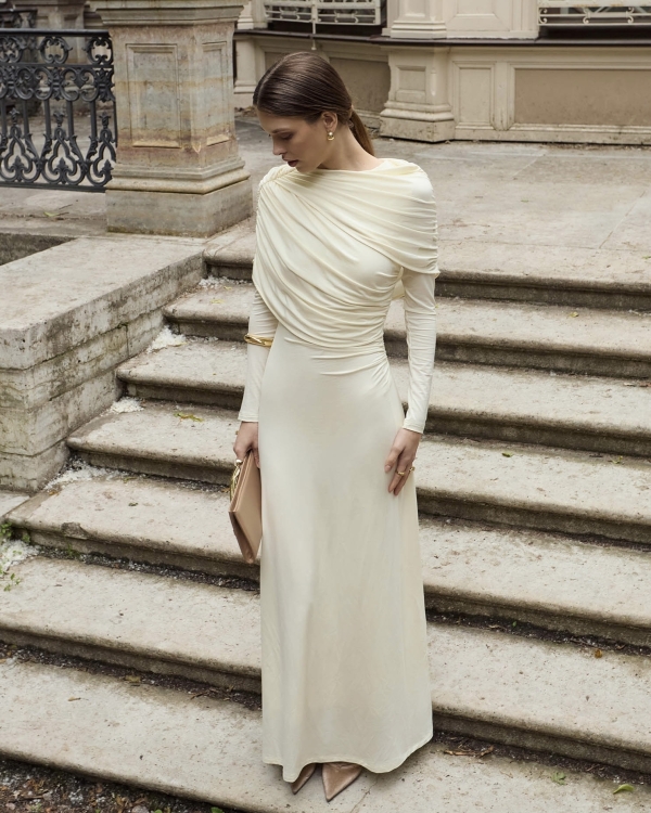 С уважением к традициям. Показываем актуальные платья