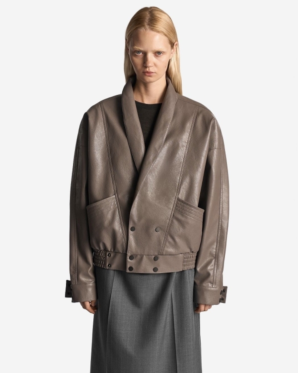 Утепляемся: что надеть невестам поверх свадебного платья