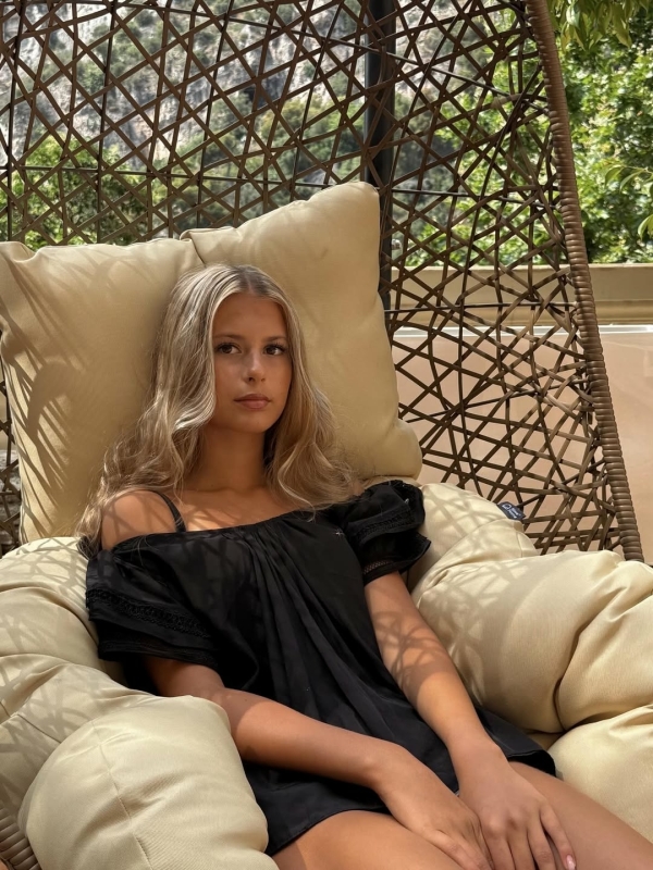 Почему все подсели на «сериал» Виктории Бони