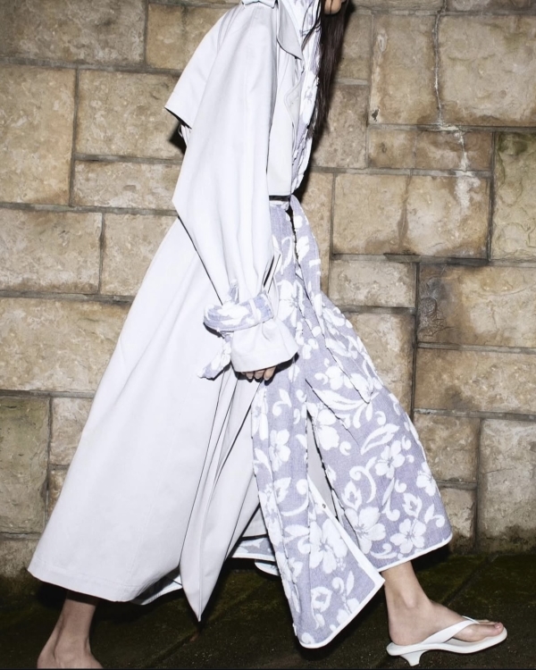 Утепляемся: что надеть невестам поверх свадебного платья