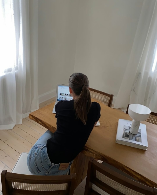 Вы оба работаете из дома. Как не