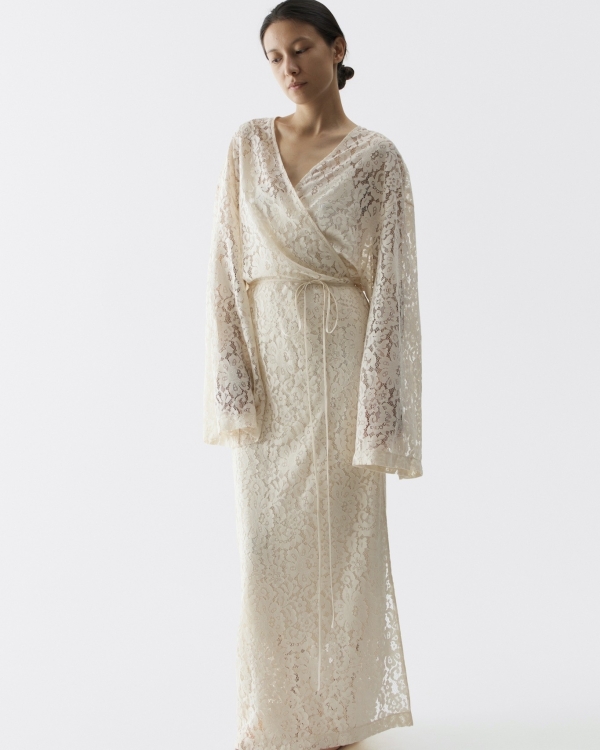 С уважением к традициям. Показываем актуальные платья