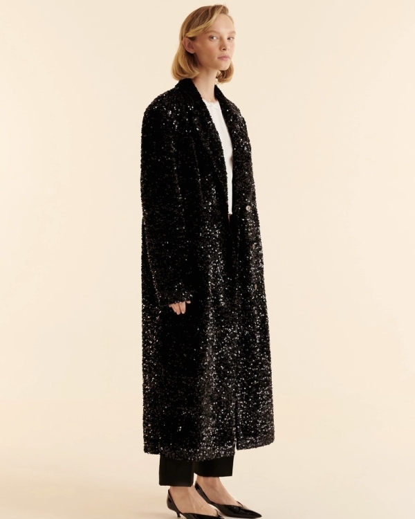 Утепляемся: что надеть невестам поверх свадебного платья