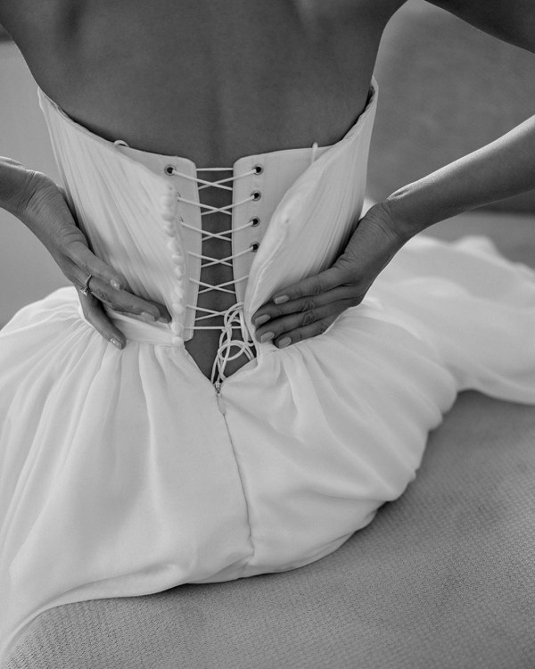 Свадебные фото: красота черно-белых кадров