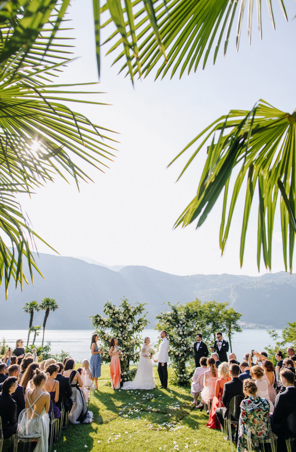 Свадебный ужин на берегу озера Комо