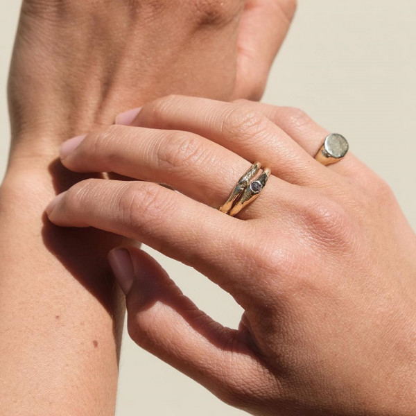 Обручальные кольца из «грубого» золота — выбор