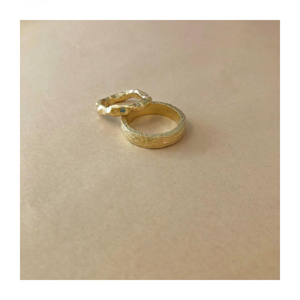 Обручальные кольца из «грубого» золота — выбор