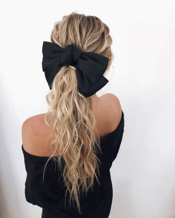 Хвост с бантом — самая трогательная свадебная