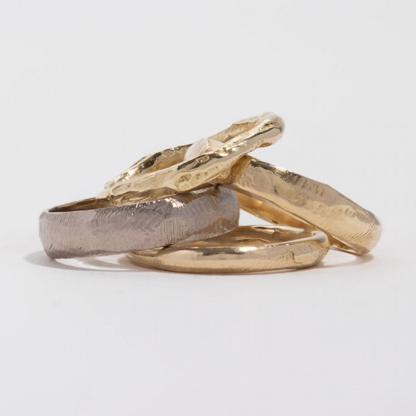 Обручальные кольца из «грубого» золота — выбор