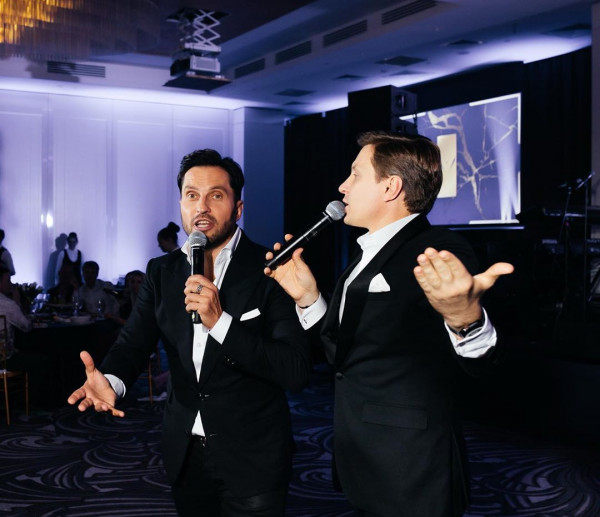 Ведущие Александр Белов