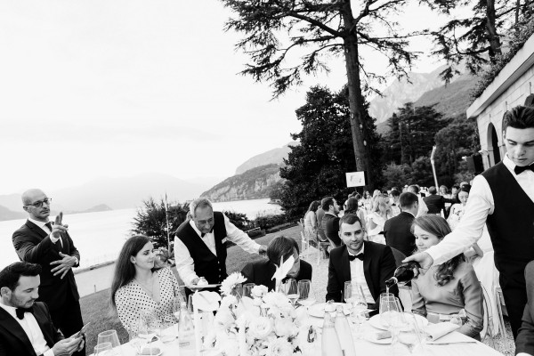 Свадебный ужин на берегу озера Комо
