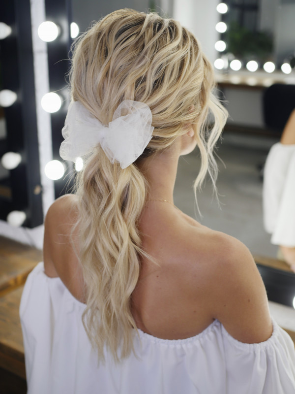 Хвост с бантом — самая трогательная свадебная