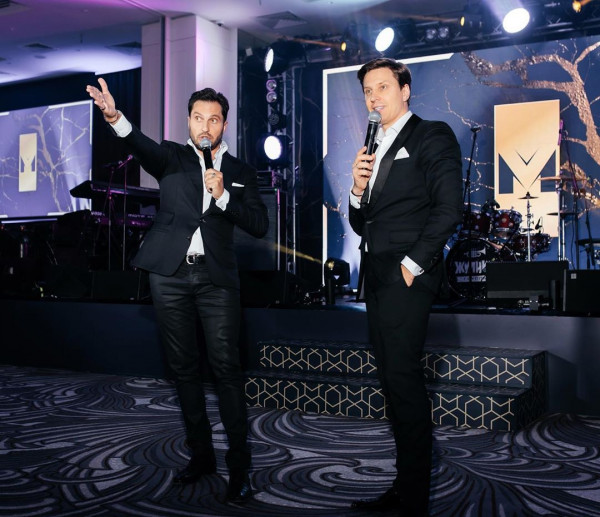 Ведущие Александр Белов