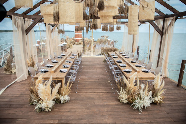 Минималистичное оформление свадьбы: три вдохновляющие идеи