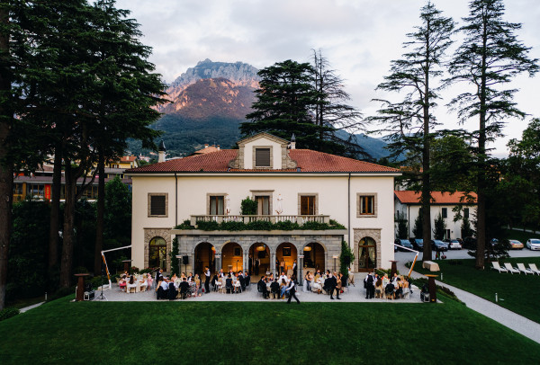 Свадебный ужин на берегу озера Комо