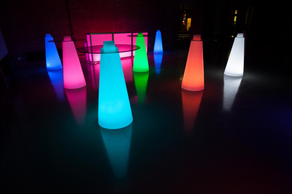 Светящаяся мебель — тренд в свадебном декоре