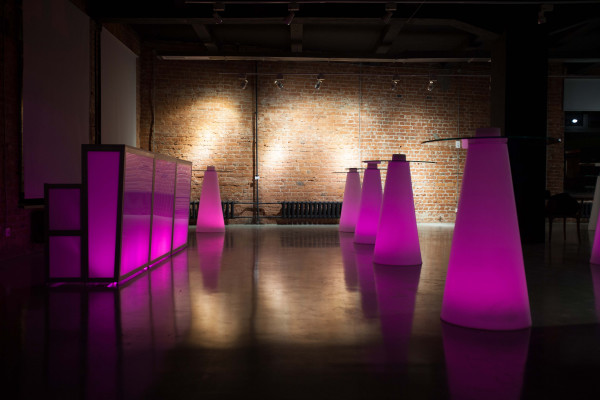 Светящаяся мебель — тренд в свадебном декоре