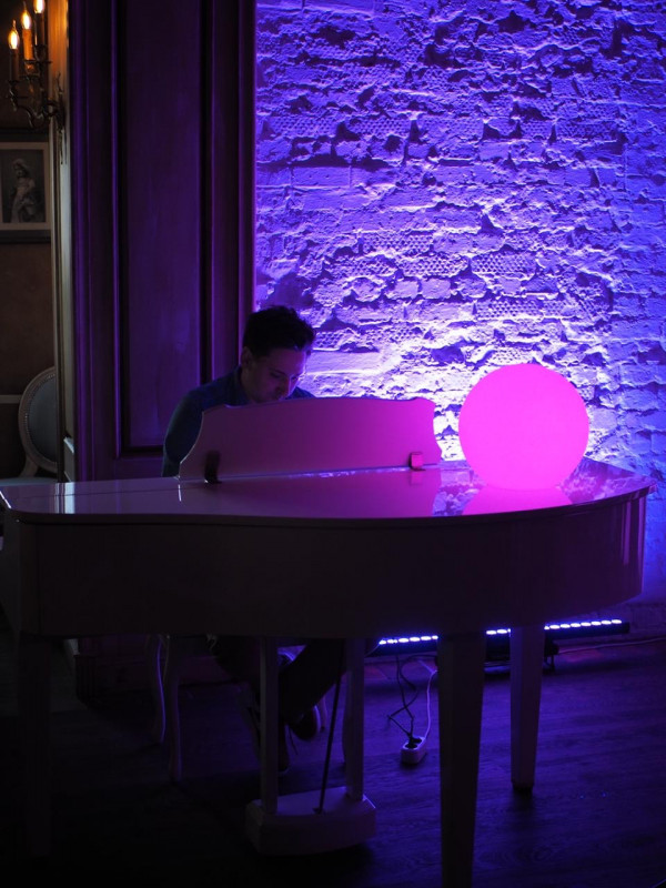 Светящаяся мебель — тренд в свадебном декоре