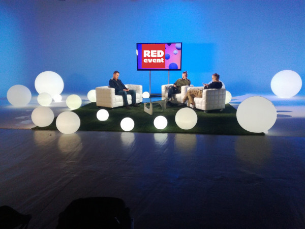 Светящаяся мебель — тренд в свадебном декоре