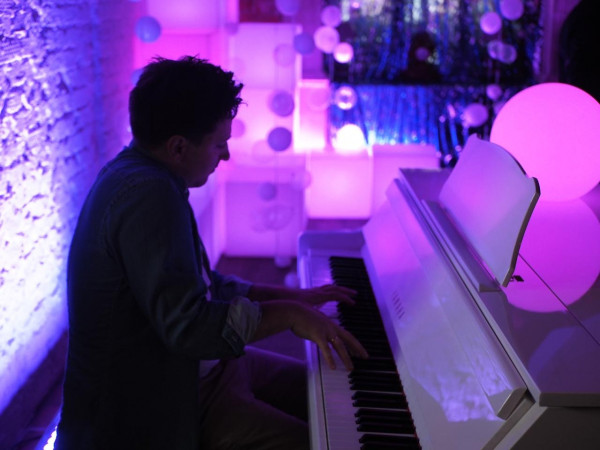 Светящаяся мебель — тренд в свадебном декоре