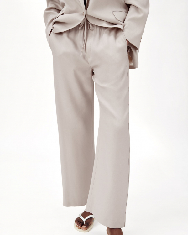 11 зимних нарядов для мамы жениха