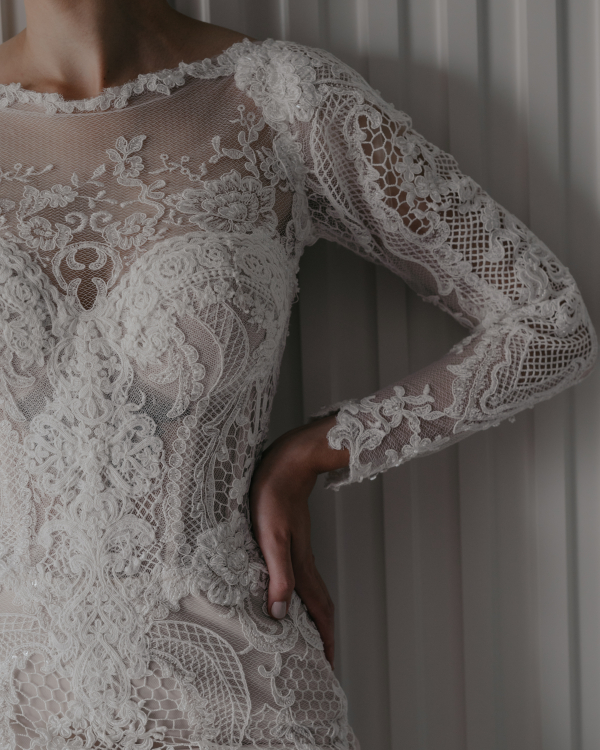 Классическая свадебная история с цветочным оформлением