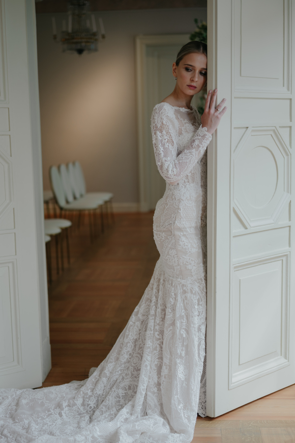 Классическая свадебная история с цветочным оформлением