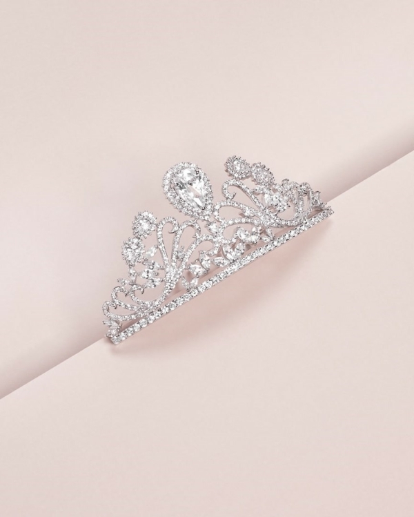 36 блестящих украшений на голову