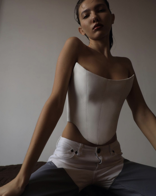 Где искать идеальный белый корсет?