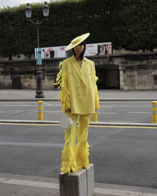 Акцент на перья: смелые образы для невесты