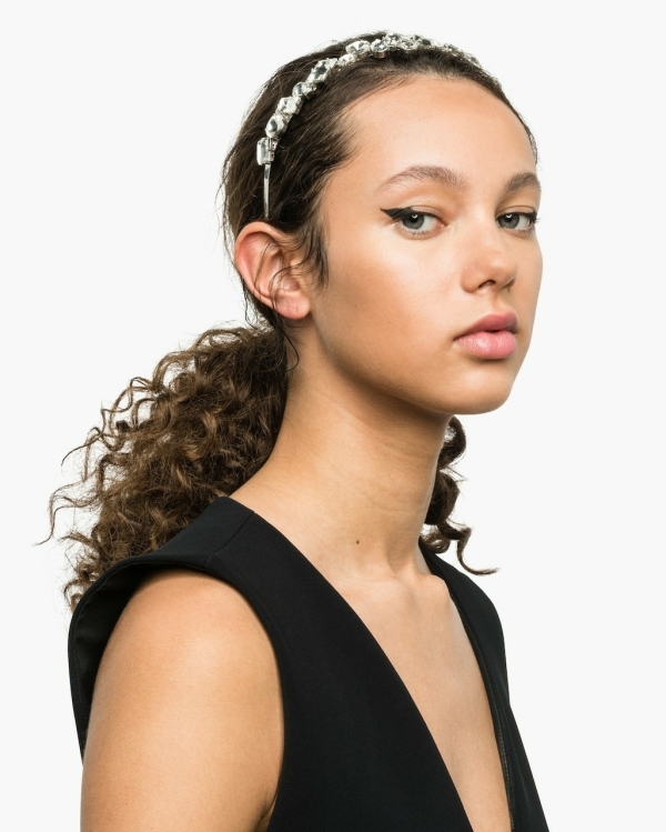 36 блестящих украшений на голову