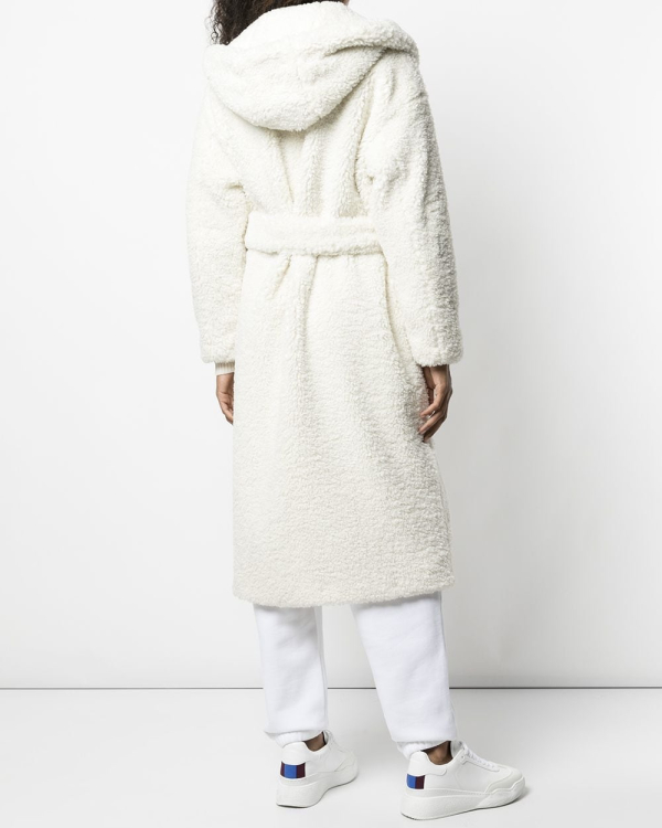 10 светлых шуб из экомеха для зимнего