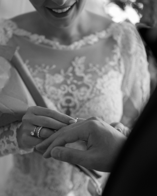 Классическая свадебная история с цветочным оформлением