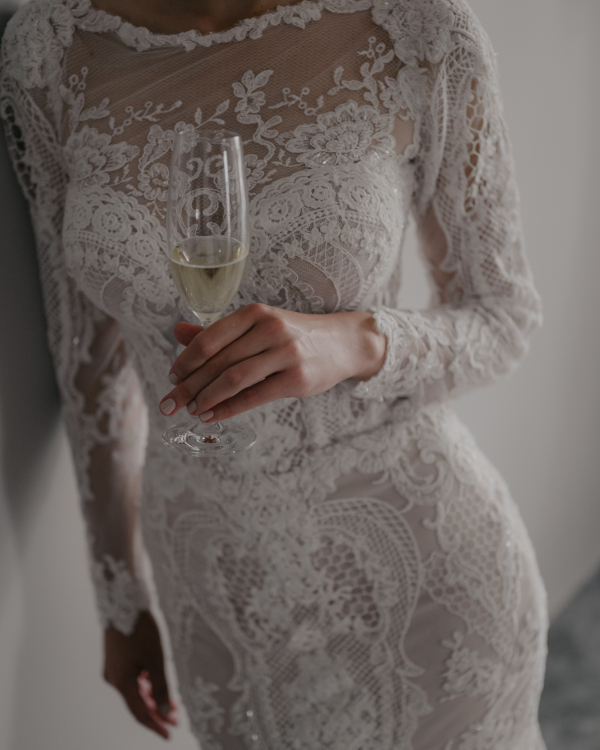 Классическая свадебная история с цветочным оформлением