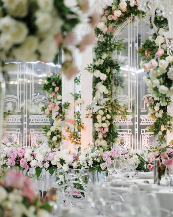 SvadBerry: свадьба c цветочным оформлением в нежных