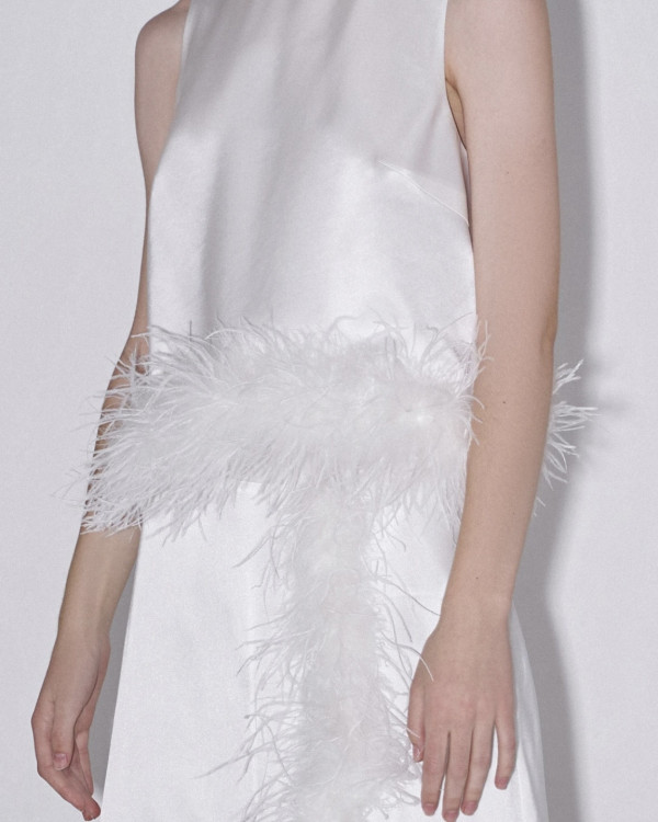 Акцент на перья: смелые образы для невесты